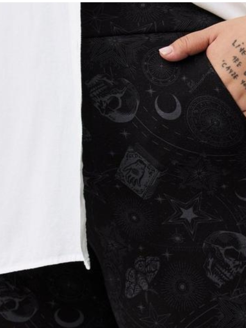 torrid Black Moon & Skull Print High-Rise Bike Shorts Size 00 - Picture 3 of 5